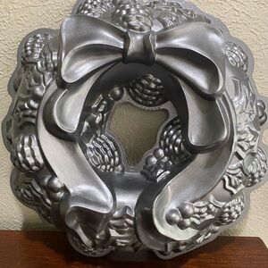 NordicWare, holiday wreath pan, 9 cup cast aluminum